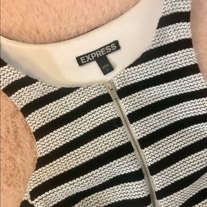 Classic black and white dress - With POCKETS!